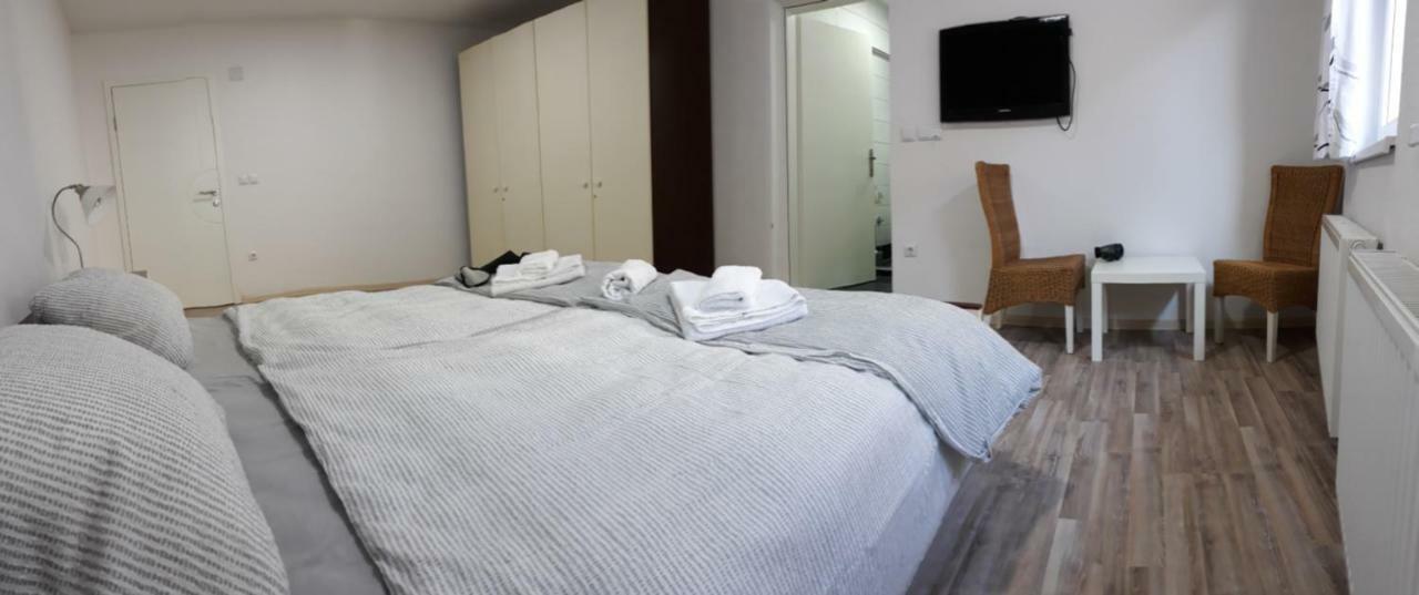 Apartments&Rooms Mido Visoko Buitenkant foto